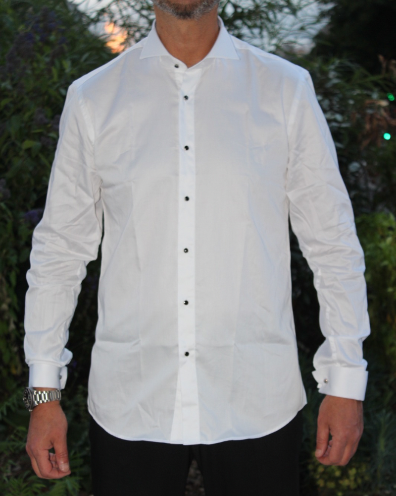 Chemise ajustée cérémonie col cassé boutons noirs 100% coton noble