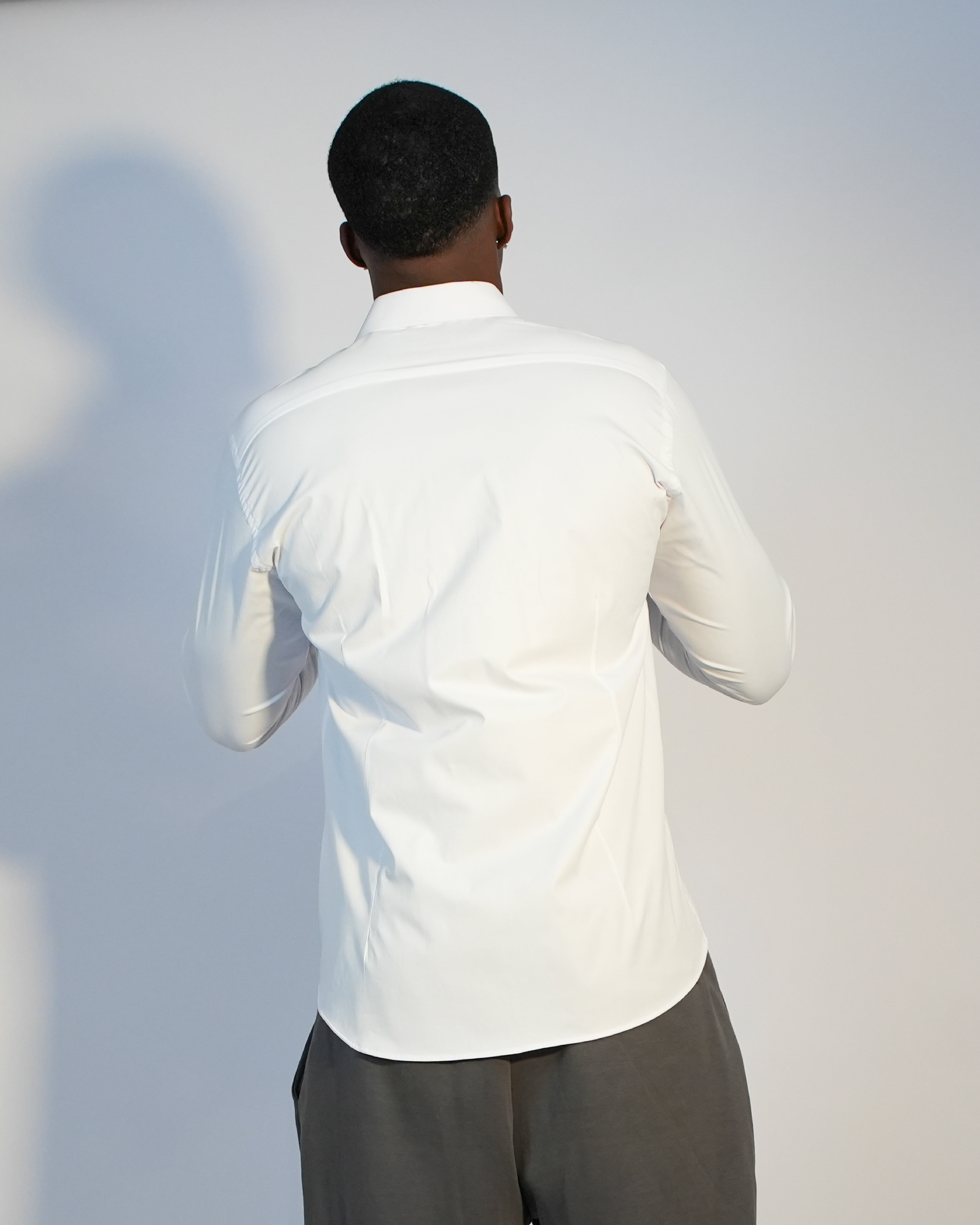 Chemise Ajustée Infroissable – Col Italien avec Poche