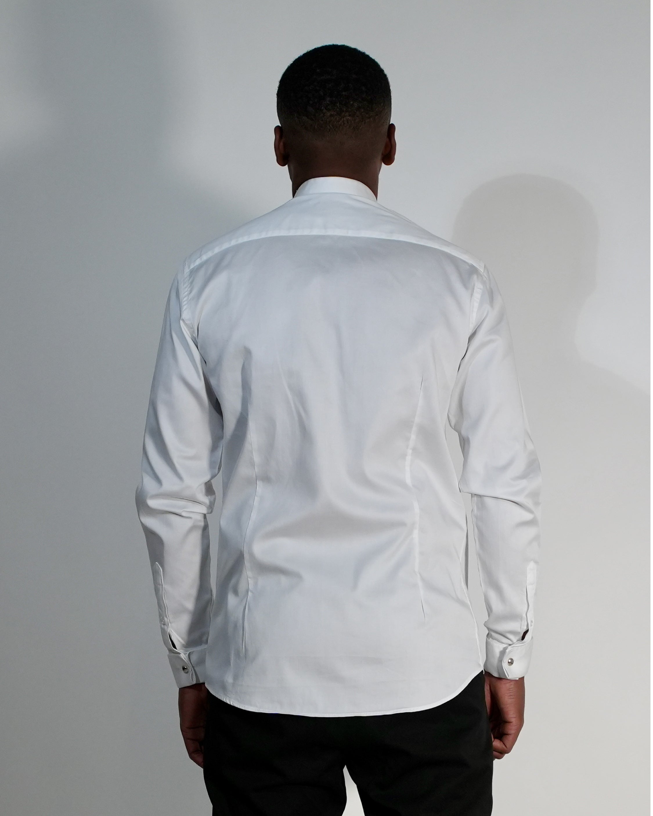 Chemise ajustée prestige - Poignets mousquetaires - Col cassé - Bouton noir-100% coton